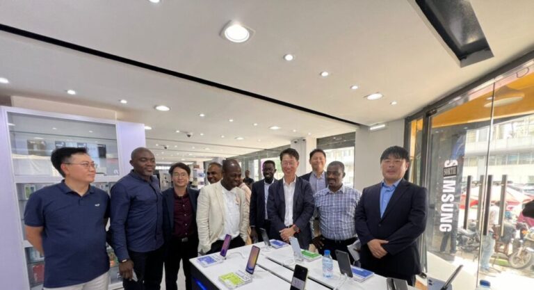 Simon Lee, Ceo de Samsung Electronics Africa en visite à Glotelho Cameroun