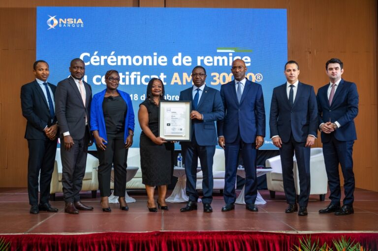 ceremonie-de-remise-du-certificat-aml-30000_xgkku6ieqhc(0)