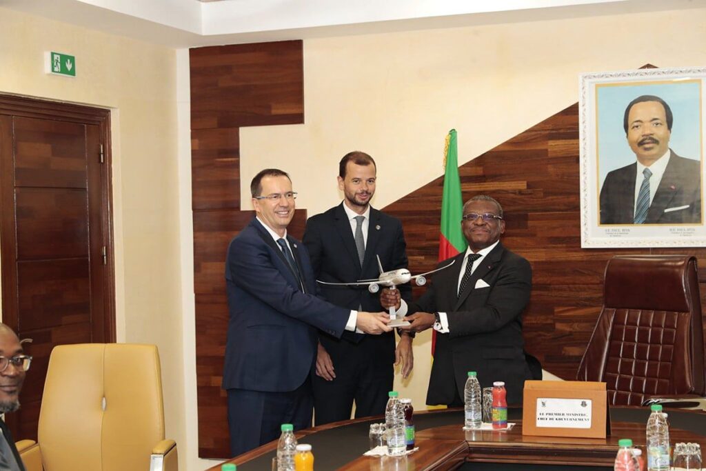 image_6688793_20241106_ob_a83581_pm-dion-ngute-et-dg-air-france-klm