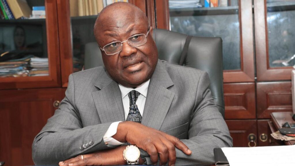 Le-directeur-general-du-Tresor-du-ministere-des-Finances-du-Cameroun-Sylvester-Moh-Tangongho