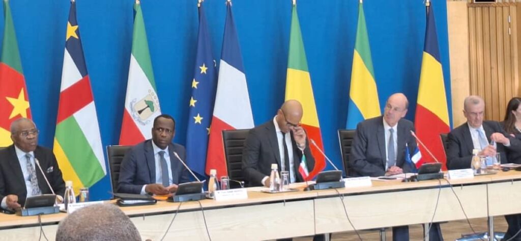 Les-responsables-economiques-de-la-CEMAC-en-conclave-a-Paris