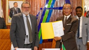 LAdministrateur-general-dAPD-et-le-DG-du-PAD-ont-paraphe-laccord