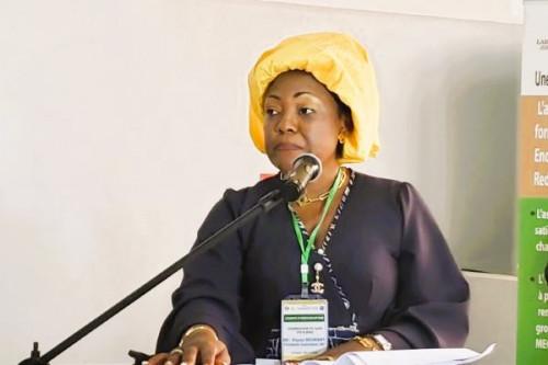 1206-22109-entreprise-la-2e-edition-du-salon-national-de-l-entrepreneuriat-feminin-annoncee-du-25-au-28-juin-2025-a-yaounde_L