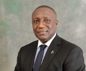 jude-anele-directeur-general-uba-cameroun-portrait-projecteur-magazine-1140x947