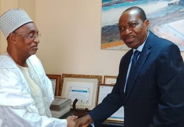 Dr Théodore Nsangou, Directeur général de Electricity Development Corporation (EDC) et Aliou Issa, Président du Conseil régional de l’Adamaoua.