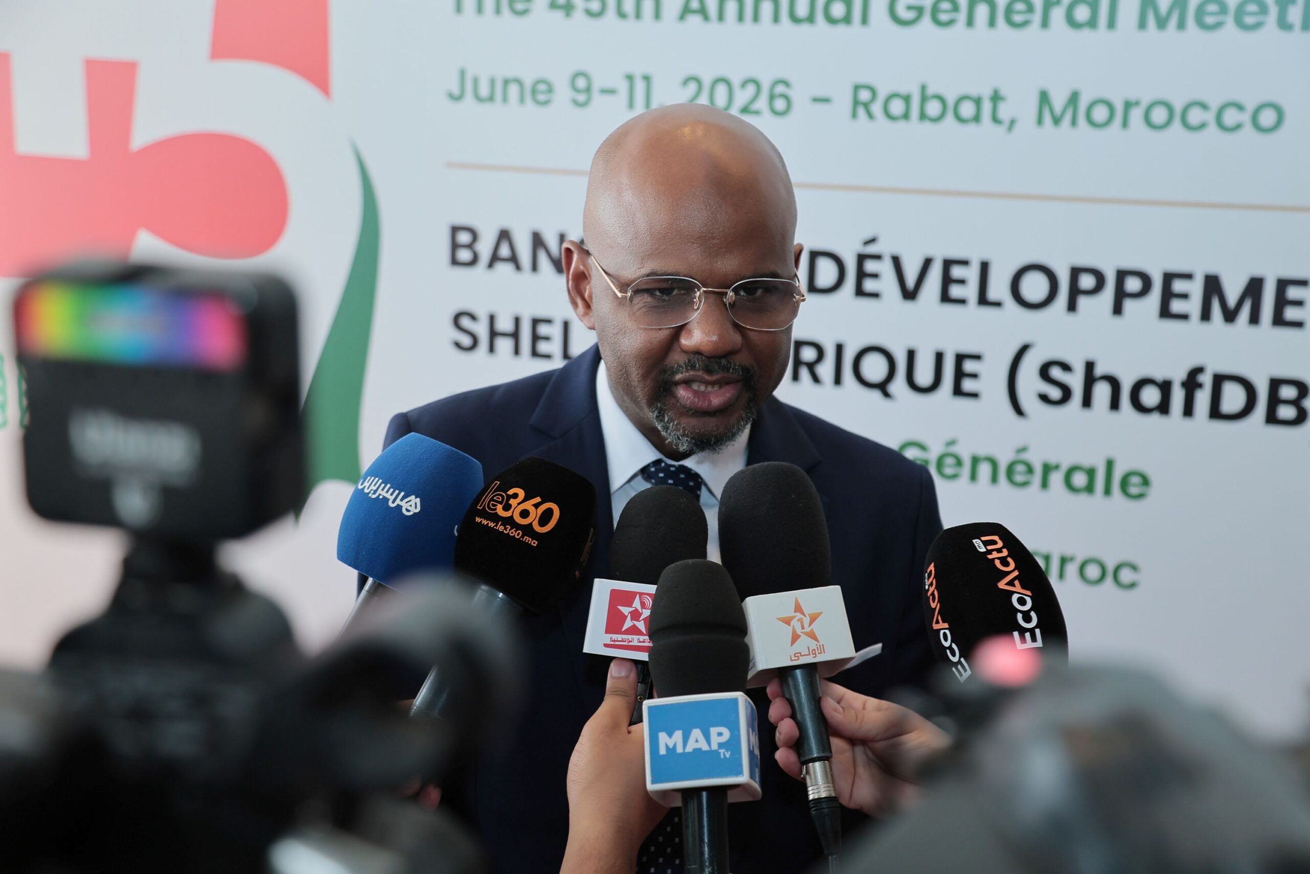 Thierno Habib Hann, PDG de ShafDB, s'adresse aux médias après avoir dévoilé la nouvelle identité visuelle de la banque
