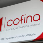 Cette décision administrative, prise à l’encontre des dirigeants de Cofina Gabon et d’Amifa par les autorités financières au début du mois de juillet 2026, vise à renforcer la gouvernance du secteur de la microfinance sous la supervision de la COBAC, sans pour autant entraîner l’interruption des activités des deux établissements.