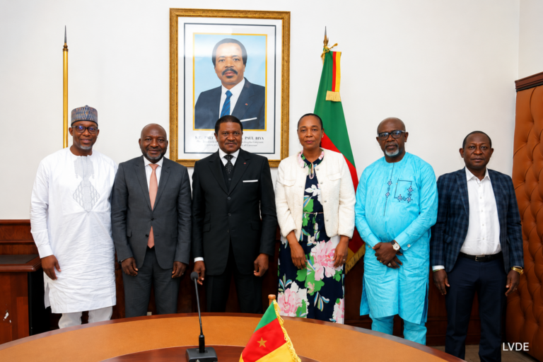 À Yaoundé, le 3 juillet 2026, le ministre des Transports, Jean Ernest Masséna Ngallè Bibèhè, a reçu le directeur général de TotalEnergies Marketing Cameroon, Lassina Touré.