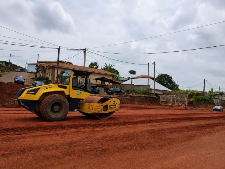 L’entreprise Bun’s poursuit les travaux de la traversée urbaine de Bamenda, dans la région du Nord-Ouest du Cameroun.