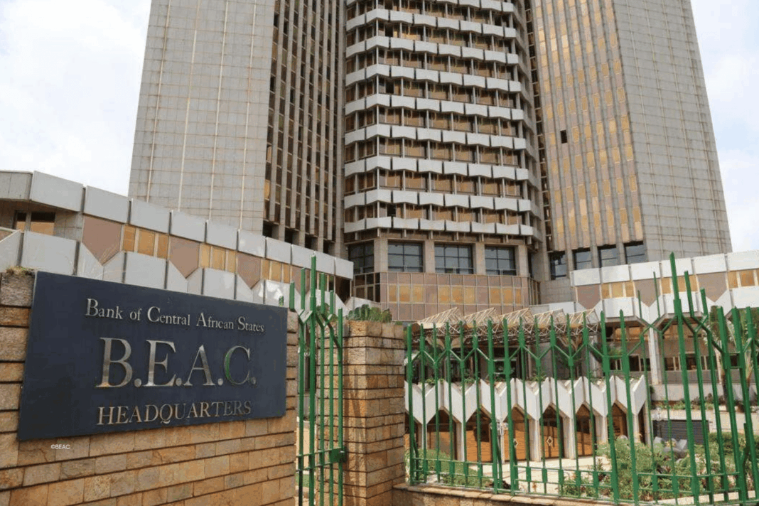 La Banque des États de l'Afrique centrale (BEAC) a lancé, le 29 juillet 2026 à Douala, un code QR interopérable destiné aux six pays de la CEMAC.