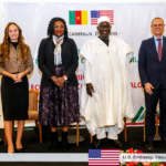 Des représentants du Cameroun et des États-Unis lors du premier Dialogue économique et commercial bilatéral à Yaoundé, marqué par l'annonce de près de 7 milliards de dollars d'opportunités d'investissement.