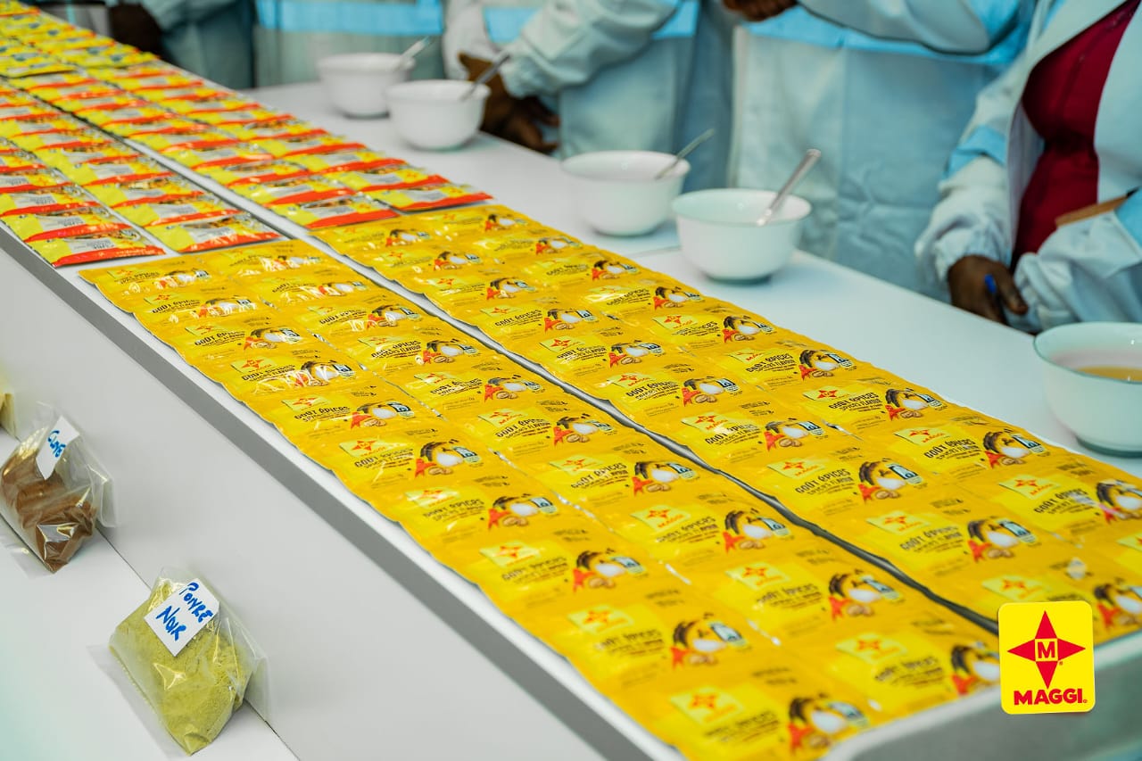 Nestlé Cameroun présente sa nouvelle gamme d'assaisonnements MAGGI Poudre 8 g lors de son lancement à Douala.