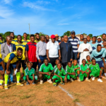 Le maire de Monatélé, Mbassi Bessala Prosper Parfait, lors de la finale de la Coupe de l'Unité de Vacances 2026, une initiative plaçant la jeunesse au cœur du développement communal.