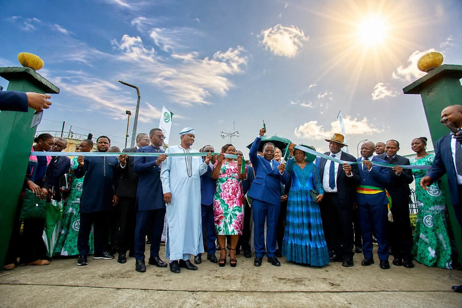 Inauguration des nouvelles infrastructures de la SCDP à Douala, comprenant une sphère GPL, un pipeline vers Bessengué et le nouveau siège de l'entreprise.