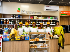 La nouvelle boutique Marhaba implantée au sein de la station OLA Energy Bonaloka à Douala propose des boissons, des viennoiseries, des sandwichs et un espace de restauration rapide pour les automobilistes et les riverains.