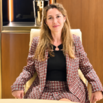 Romy Castel, héritière du groupe Castel, au cœur d’un contentieux sur la gouvernance d’IBBM à Singapour.