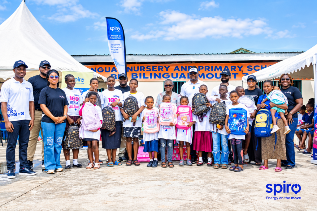 Spiro Cameroun remet des fournitures scolaires à 100 jeunes filles déplacées internes à Bonabéri, Douala.