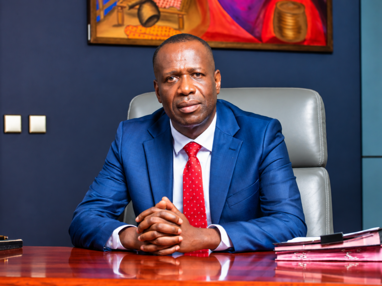 Yvon Sana Bangui, gouverneur de la BEAC, désigné président provisoire du conseil d’administration de l’Institut monétaire africain.