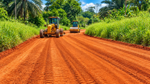 Arab Contractors poursuit les travaux de remblaiement autour des dalots sur la section Ekekam-Monatélé, dans le département de la Lékié, au Cameroun.