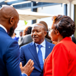 Henri-Claude Oyima présente aux investisseurs camerounais la deuxième phase de l’appel public à l’épargne de BGFI Holding Corporation à Yaoundé et Douala.