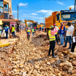 Travaux de construction de la traversée urbaine de Bamenda par l’entreprise Bun’s, avec près de 4 km de couche de fondation réalisés au 18 octobre 2026.