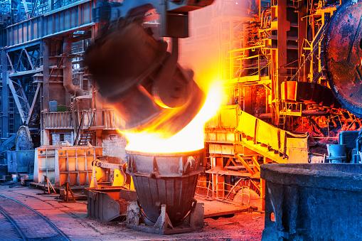 Le Gabon prévoit 254,6 milliards FCFA d’investissements dans deux complexes miniers dédiés à la production d’alliages et d’agglomérés, afin d’accélérer la transformation locale des minerais et de développer les emplois industriels.