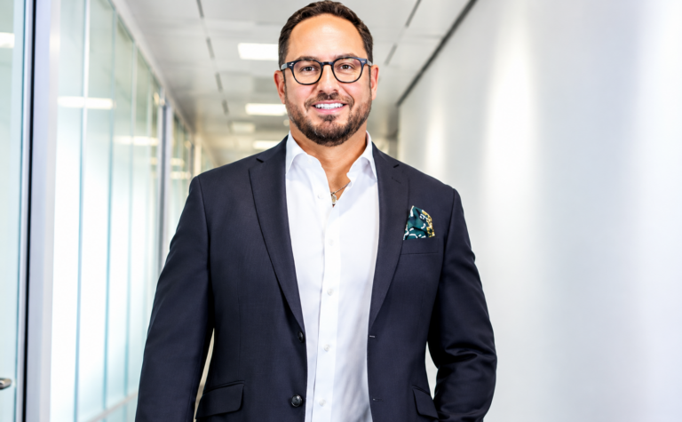 Gregory Clerc, directeur général du Groupe Castel, dont la gouvernance est soutenue par les conseils d’administration de Cassiopée et de DF Holding après la décision judiciaire à Singapour.