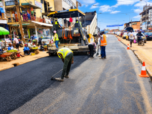 SOMAF poursuit les travaux d’entretien de la Nationale 10 au carrefour Nkoabang, à Yaoundé, en octobre 2026.