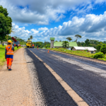Razel Cameroun réalise une planche d’essai sur la route Mbalmayo-Sangmelima, lot 3.